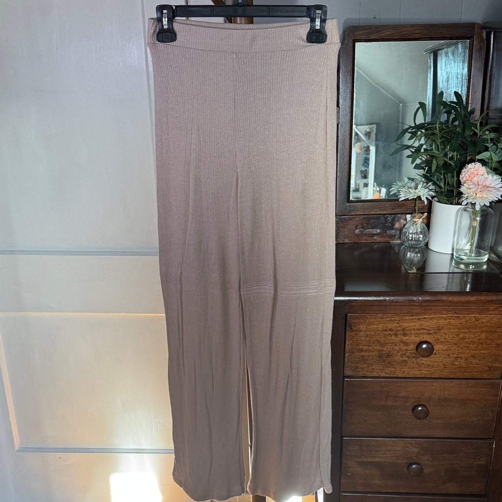 🤎 Kali Fashions Ribbed Knit Lounge Set — Estimated Size S/M - Picture 4 of 6